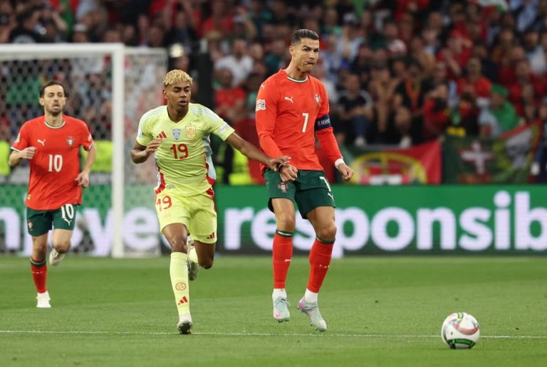 Lamine Yamal schüttelte Cristiano Ronaldo nach dem Spiel nicht zum ersten Mal die Hand Lamine Yamal schüttelte Cristiano Ronaldo nach dem Spiel nicht zum ersten Mal die Hand